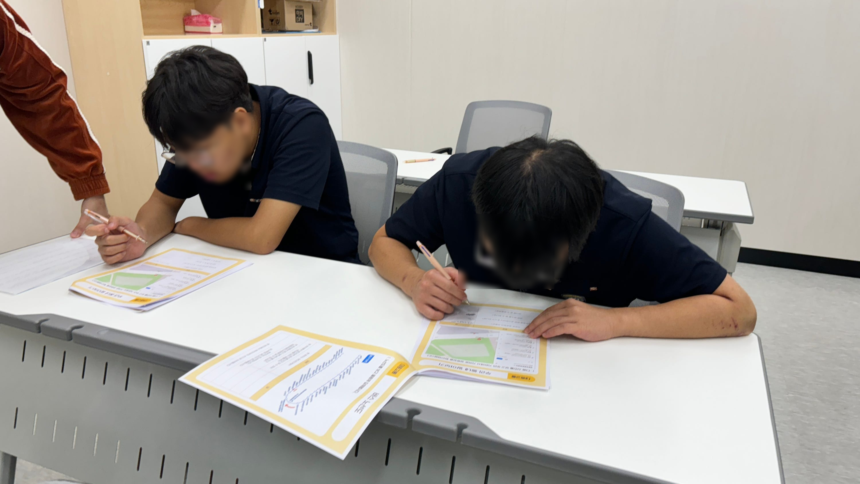 1760071383.81EhtTJgxLPT3 1.jpg