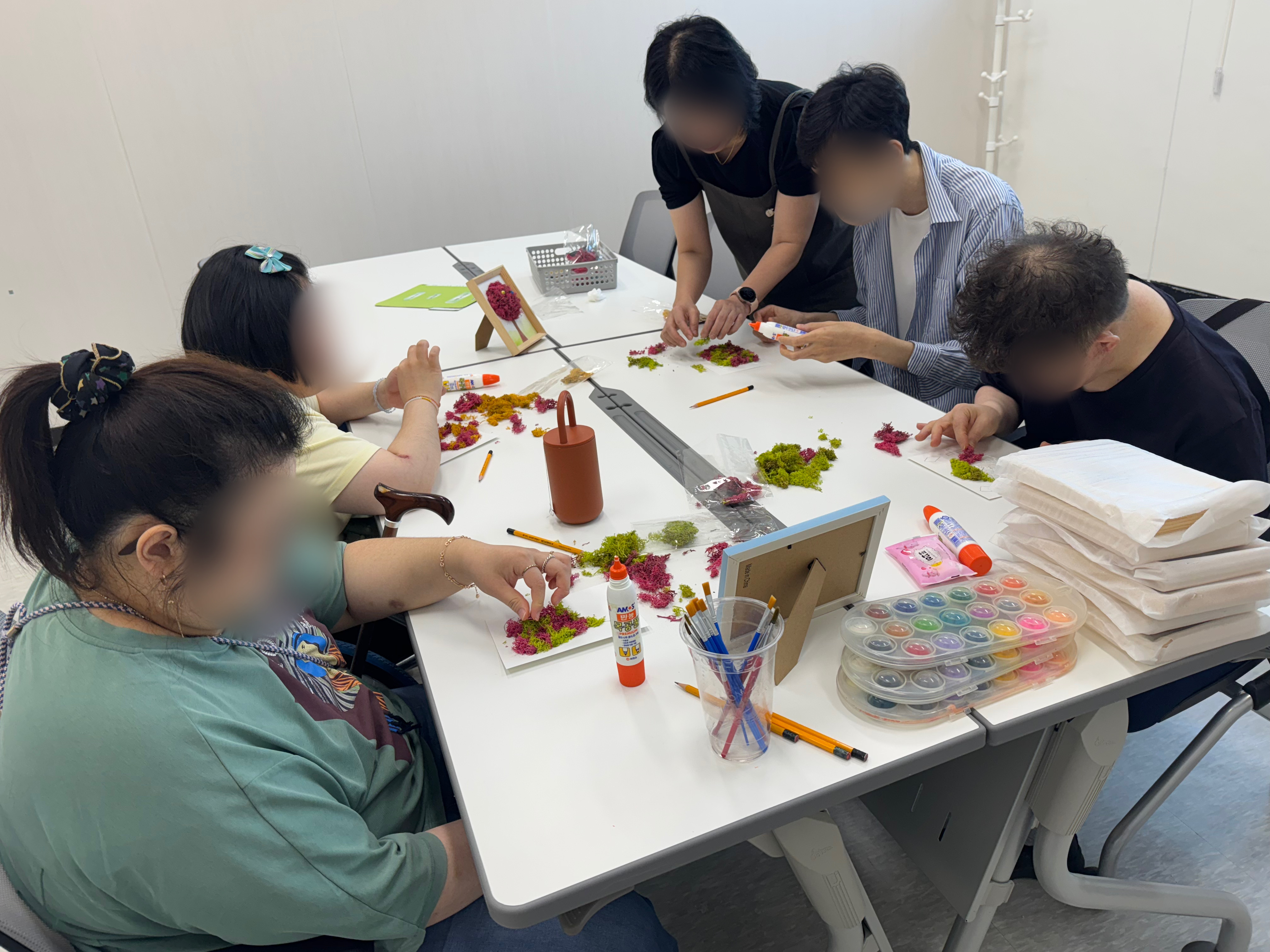 1760407010.04covpxaUgtZ 4 1.jpg